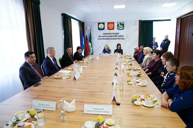 Хабиров вручил награды семьям погибших участников СВО