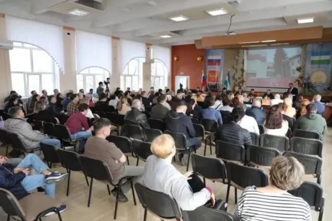 В Уфе начали устанавливать окна в доме, который пострадал после атаки БПЛА