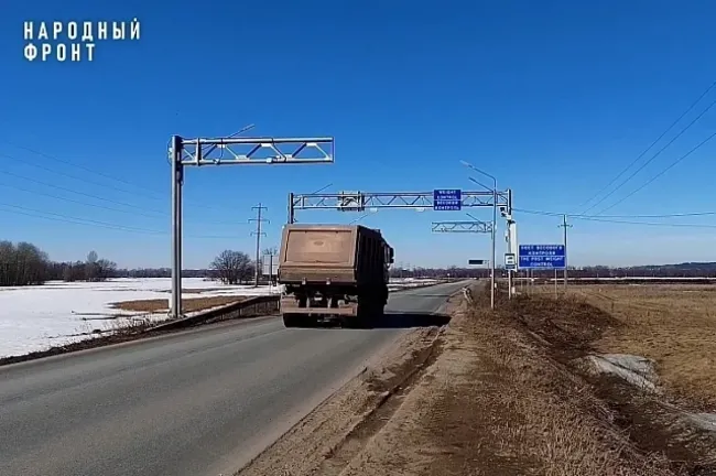 Перегрузка самосвалов вновь разрушает дорогу под Уфой