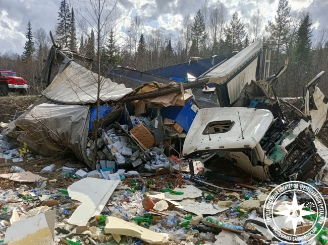 Столкновение грузовиков на трассе Уфа-Белорецк унесло жизни двух человек