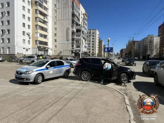 В Уфе водитель иномарки выехал на тротуар и сбил 85-летнего мужчину