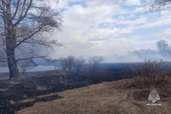 Крупный пожар в Уртауле уничтожил шесть нежилых домов