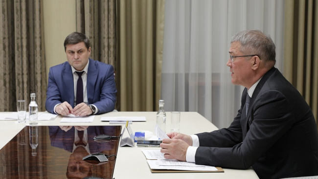 Хабиров обсудил старт весенних полевых работ с Патрушевым