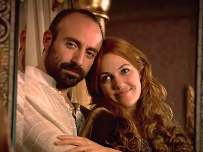 Три необычных потомка Османской династии: от стендапа до финансов