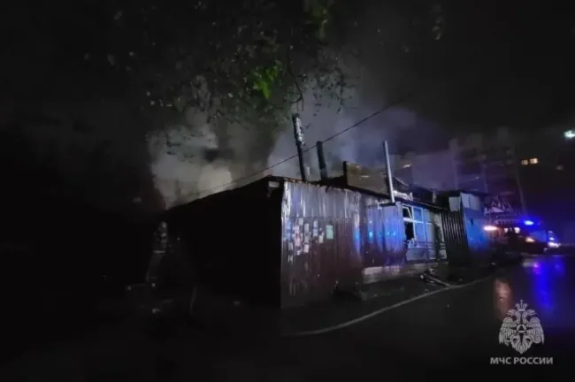 Два пожара в Уфе: повреждены здания и автомобили