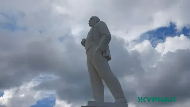 В Уфе отметили день рождения Ленина возложением цветов к памятникам