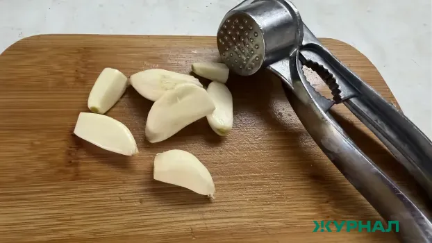 Чеснок в сыром виде: как всего один зубчик улучшает уровень холестерина и давление