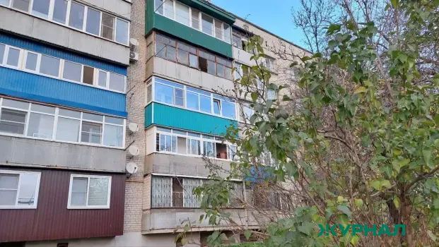 В Туймазах ураганный ветер повредил балкон в многоэтажном доме