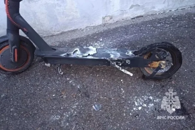 В Башкирии в жилом доме загорелся электросамокат