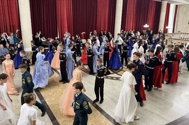 Кадетский бал для младших школьников прошел в Октябрьском районе Уфы