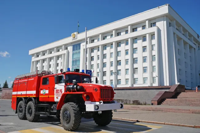 Хабиров поздравил пожарных Башкирии с профессиональным праздником