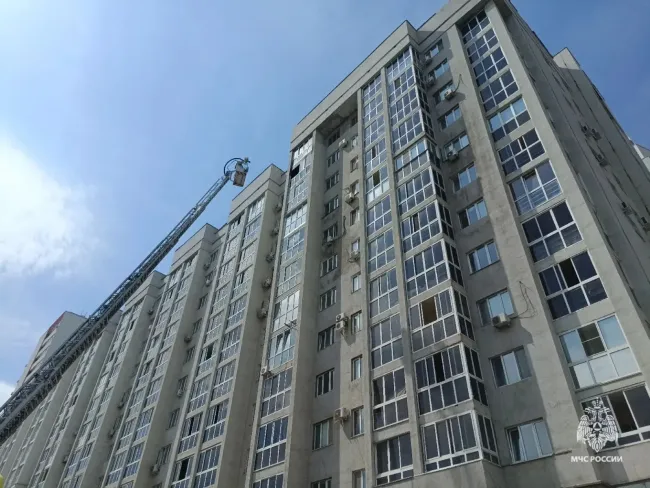 Пожар на балконе в многоквартирном доме в Уфе: что известно
